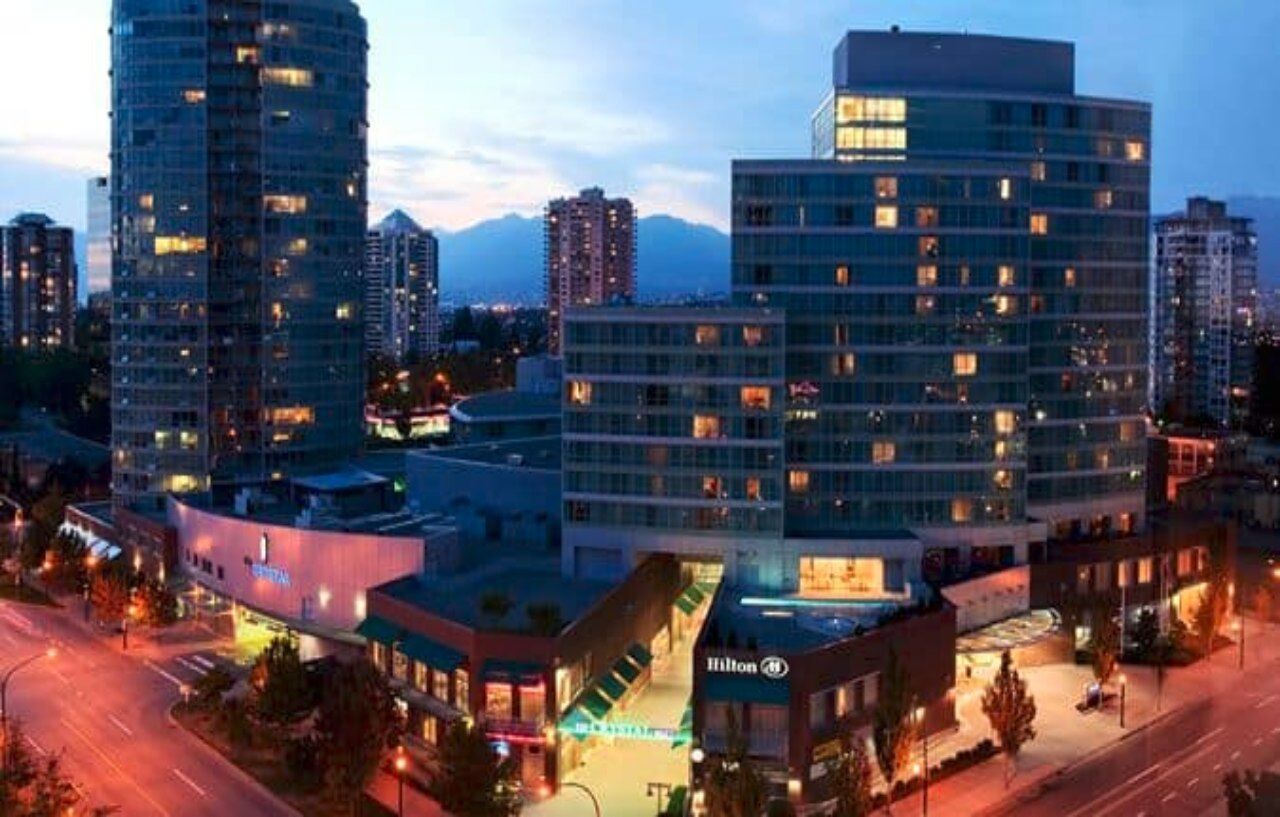 Hilton Vancouver Metrotown Burnaby Exterior photo